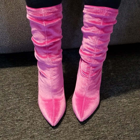 FUCHSIA PINK ANKLE VELVET BOOTIES - Picture 2 of 2